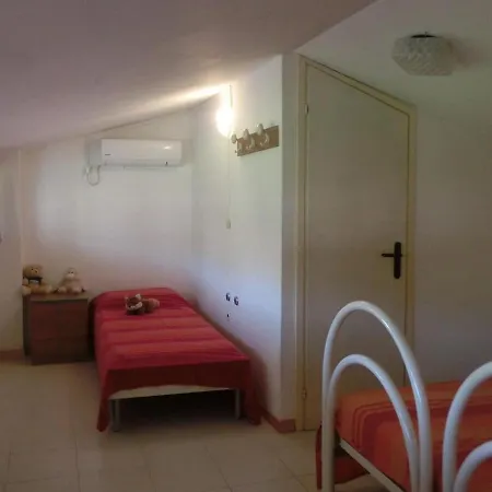 Three-bedroom With Garden, Parking And Ac Apartman *