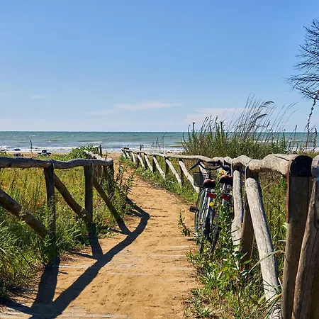 Three-bedroom With Garden, Parking And Ac Apartman Bibione