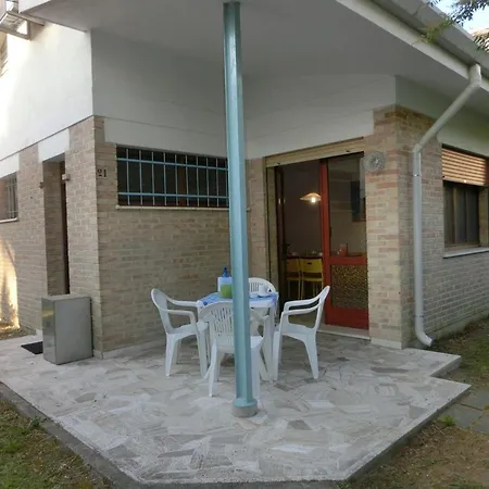 Three-bedroom With Garden, Parking And Ac Bibione