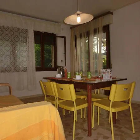 Apartment Three-bedroom With Garden, Parking And Ac Bibione