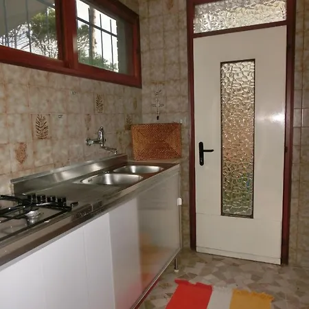 Three-bedroom With Garden, Parking And Ac *
